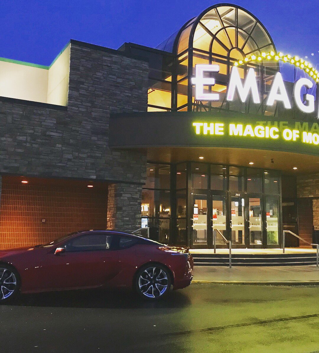 jgreenfelder's tweet photo. It was a great night at the @Lexus sneak peek of Marvel’s #BlackPanther to media and their friends and family. Thanks to the more than 100 people who attended! Loved the movie! #LexusBP https://t.co/s4rCwsPXJh