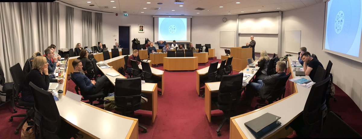 Suðupottur markaðsmála á Íslandi í dag er í #MBAHÍ <a href="/Haskoli_Islands/">Háskóli Íslands</a> þar sem einn helsti sérfræðingur landsins í netmarkaðsmálum <a href="/andrimk81/">Andri Kristinsson</a> frá <a href="/hugsmidjan/">Hugsmiðjan</a> kennir okkur allt um samfélagsmiðla og markaðsmál.