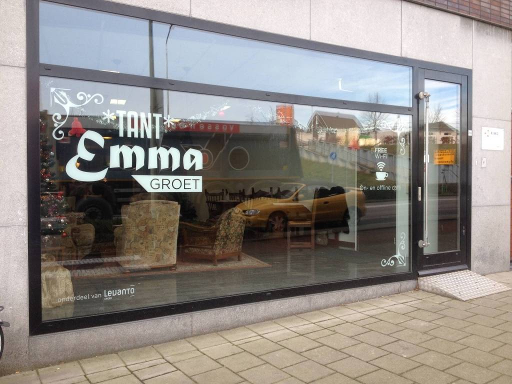 shmparkstad's tweet photo. Omgaan met papieren is niet voor iedereen eenvoudig.  Daarom wordt vanaf nu, elke dinsdag, een inloopochtend  georganiseerd bij Tant Emma in Hoensbroek. https://t.co/tFv5iSddhq…/nieuw-wekelijkse-inloopochtend… #schulden #schuldhulpverlening #inloopochtend #spreekuur #hoensbroek https://t.co/jRFfy7i4Ak