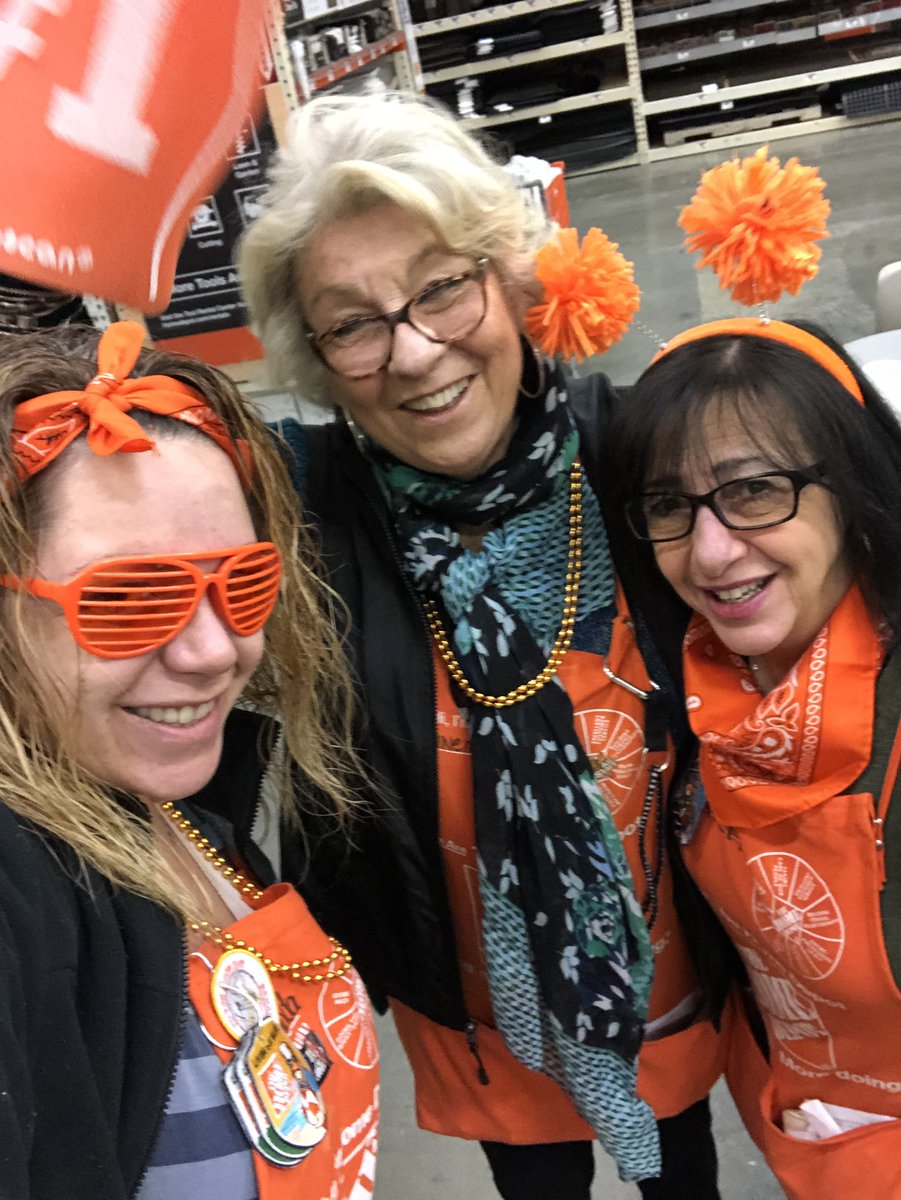 Orange spirit day at 1258! #10strong #NYMetro <a href="/BelmontePaul/">Paul</a> <a href="/1258ASDS/">Michele Farina@1258ASDS</a> <a href="/BIngsgirl25/">Kathy Ingargiola</a> @mespo2013