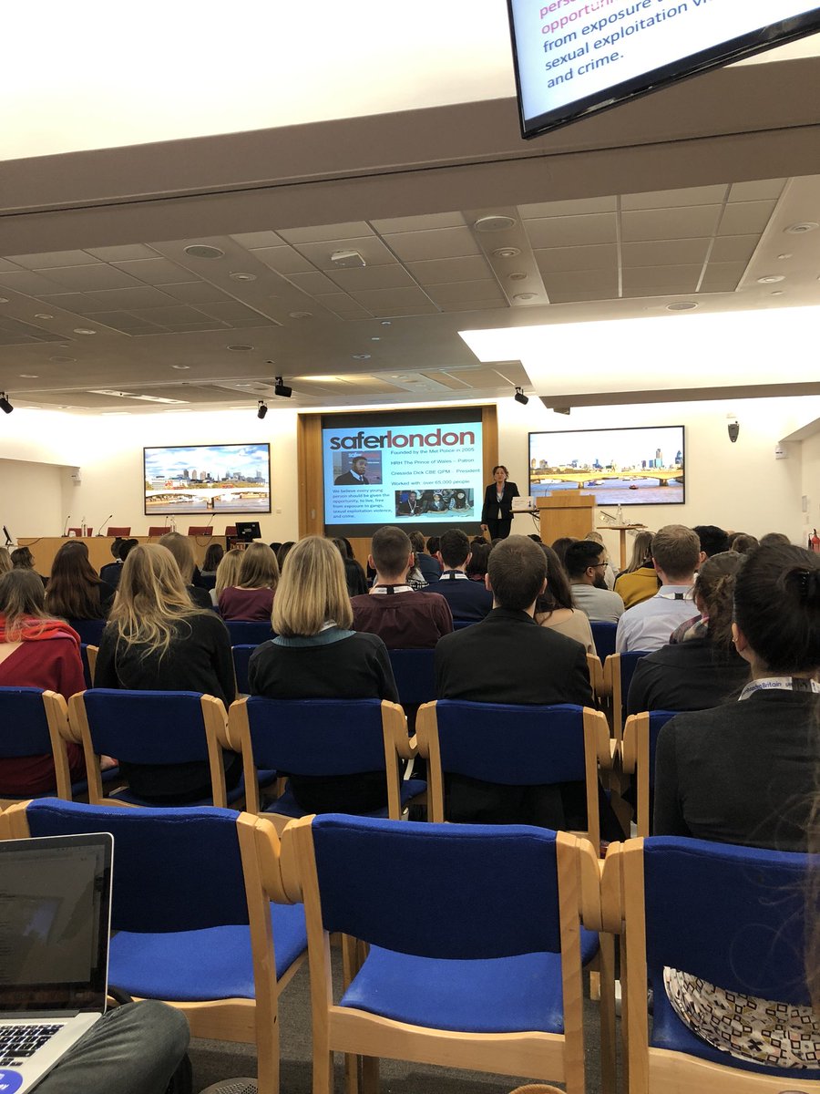 gemmakane94's tweet photo. Great talk from Sarah Castro on understanding gang crime and behaviour #UnderstandingBritain #FSConference @SaferLondon1 https://t.co/cHGEGGEkly