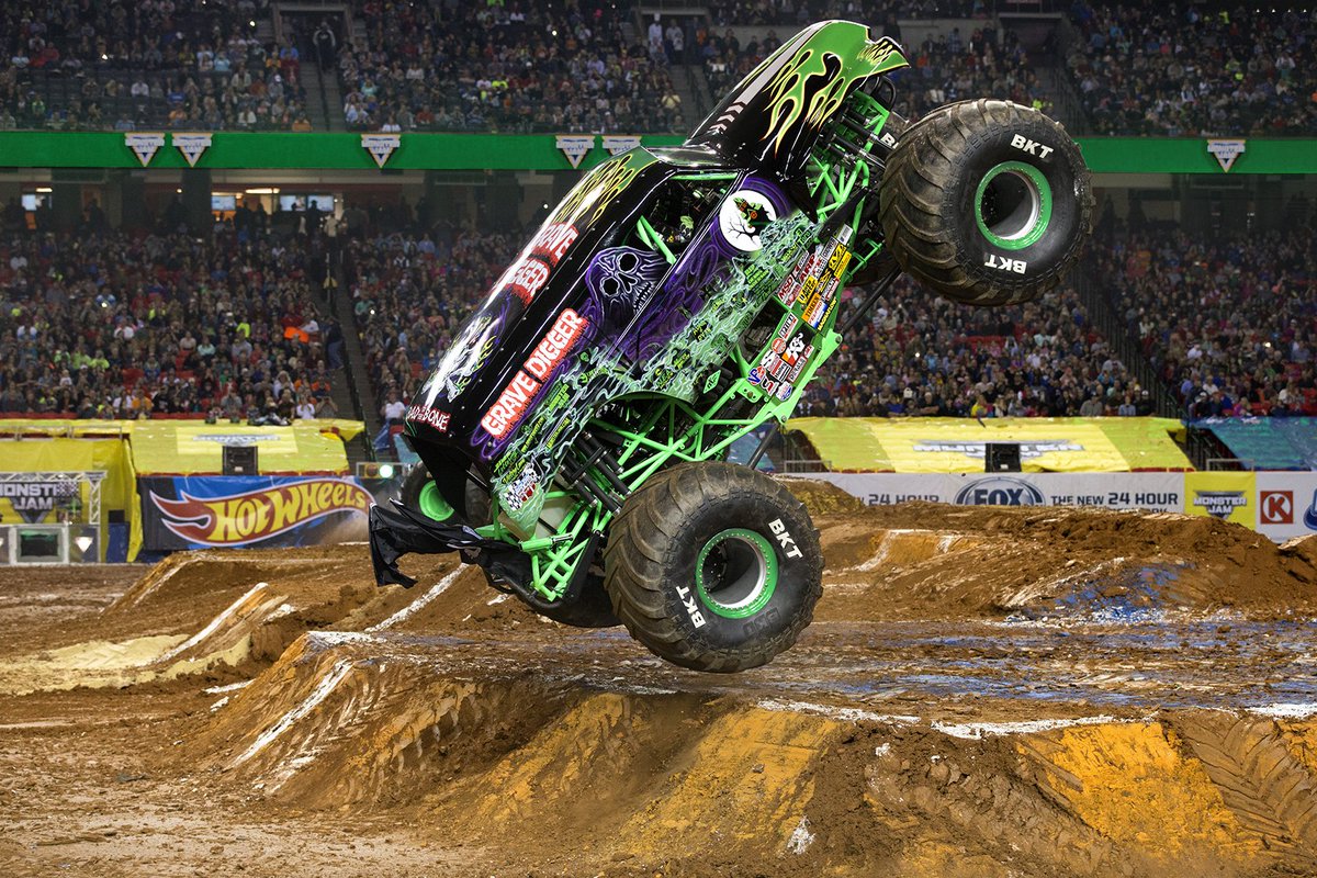 GreatPlaceToSit's tweet photo. Monster Jam THIS WEEKEND at Marlins Ballpark. For tickets, https://t.co/9YYbqVNjvd #monsterjam #miami #florida #marlinsballpark #monstertickets https://t.co/lU4g5cHamk