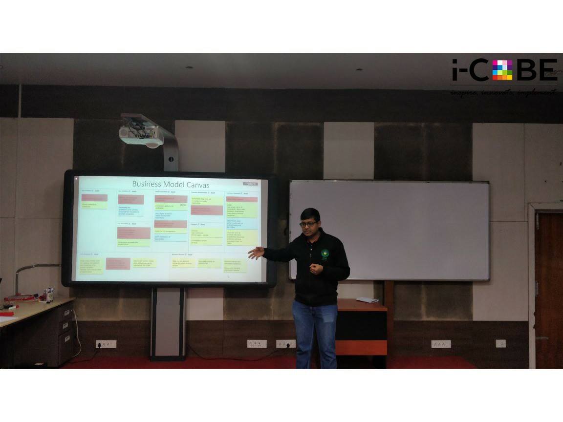 ECell_IIMS's tweet photo. The teams presenting their business model #Pratyay18 #LetsStartUp https://t.co/7ZLN4bHass