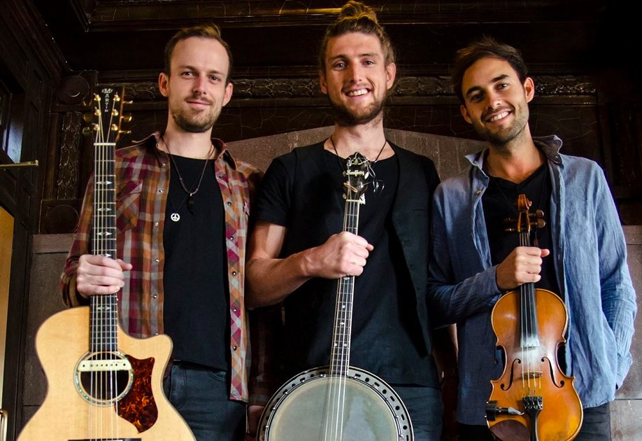 TONIGHT!!! <a href="/insidthmusic/">Inside The Music</a> presents Juno award winners <a href="/TheEastPointers/">The East Pointers</a> LIVE Fri Feb16th <a href="/MavricksMusic/">MavricksMusicHall</a> Tix <a href="/we_supportlocal/">Support The Locals</a> &amp; <a href="/insidthmusic/">Inside The Music</a>  #supportlivemusic #centralontario #barrie #orillia #collingwood @DowntownBarrie  @tourismbarrie@cityofbarrie  #banjo #fiddle