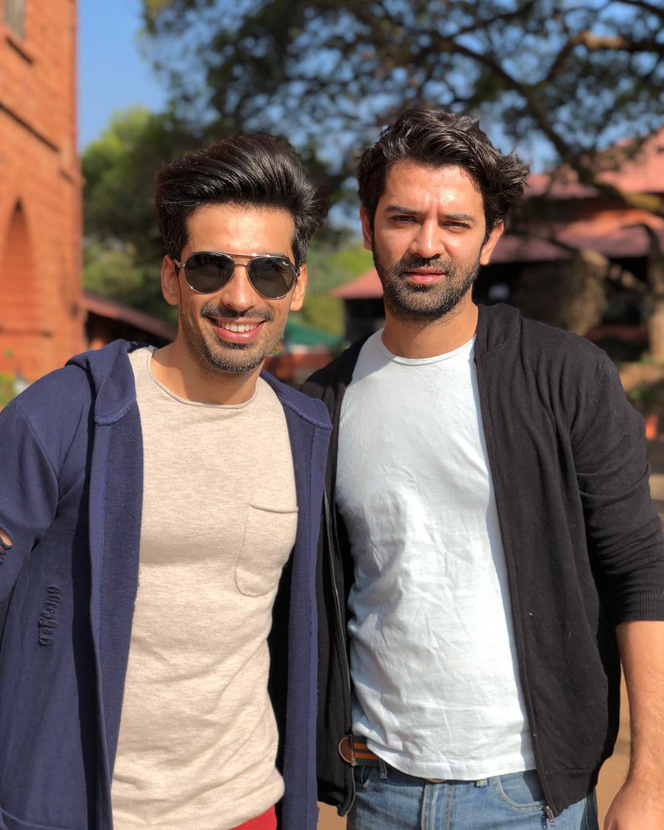 When two handsome hunks poses together!! 

#BarunSobti #MohitSehgal