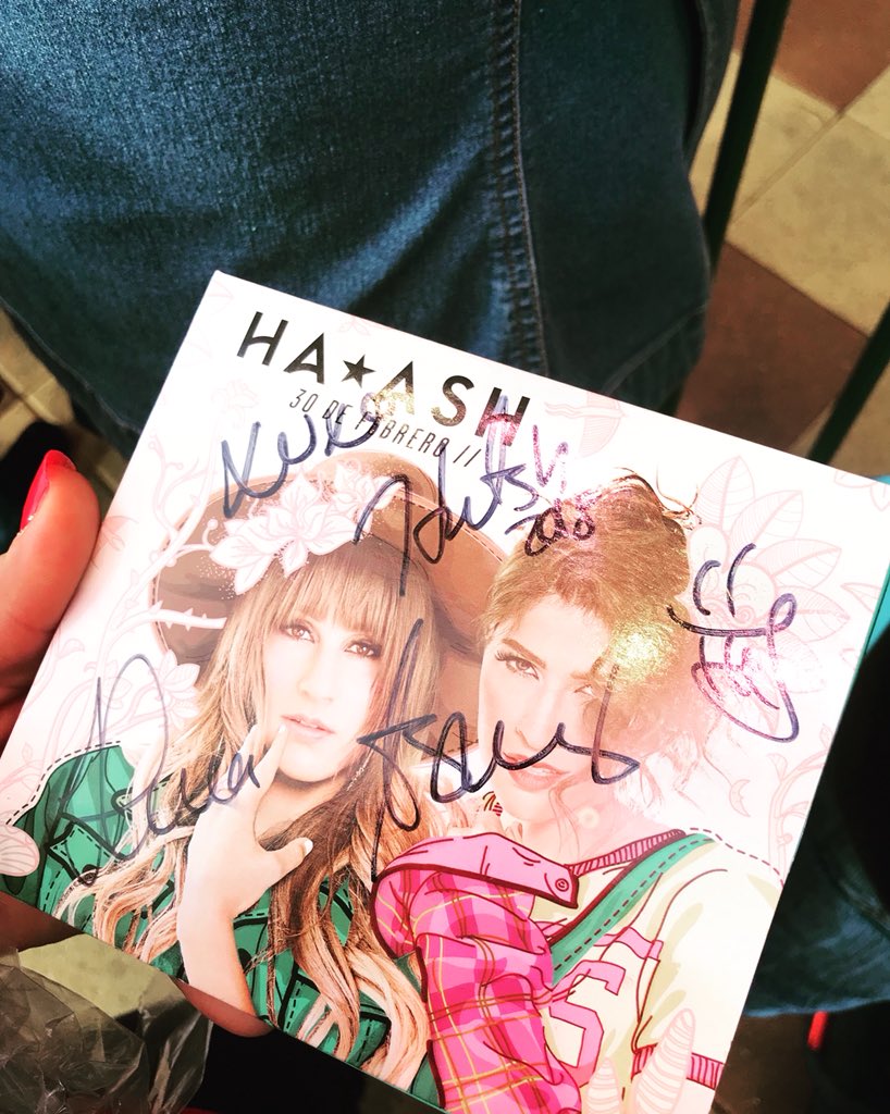 haash_houston's tweet photo. Poder vivir esto, no tiene precio !! 
#ArtistaDelFestivalHaAsh https://t.co/6L8vL9ljSh