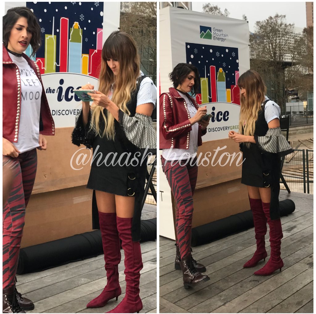 haash_houston's tweet photo. Poder vivir esto, no tiene precio !! 
#ArtistaDelFestivalHaAsh https://t.co/6L8vL9ljSh