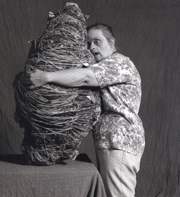 womensart1's tweet photo. Judith Scott (1943-2005), US fiber artist and sculptor who was born with profound deafness and Down Syndrome #womensart https://t.co/k3B3kQ4X5R