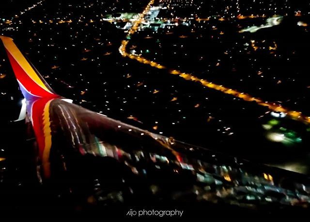 SijoPhotography's tweet photo. bank...
.
.
.
.
.
.
#flyingview #airplane_lovers #windowseat #citylights #southwestairlines #moodygram #moody_nature #bnwphotos #acertainslantoflight  #toldwithexposure #openmyworld #moodygrams #mexturescollective #natgeohub #travelstoke #mindthemountain… https://t.co/p72x8ZPwzK https://t.co/ygdZkVo6WV