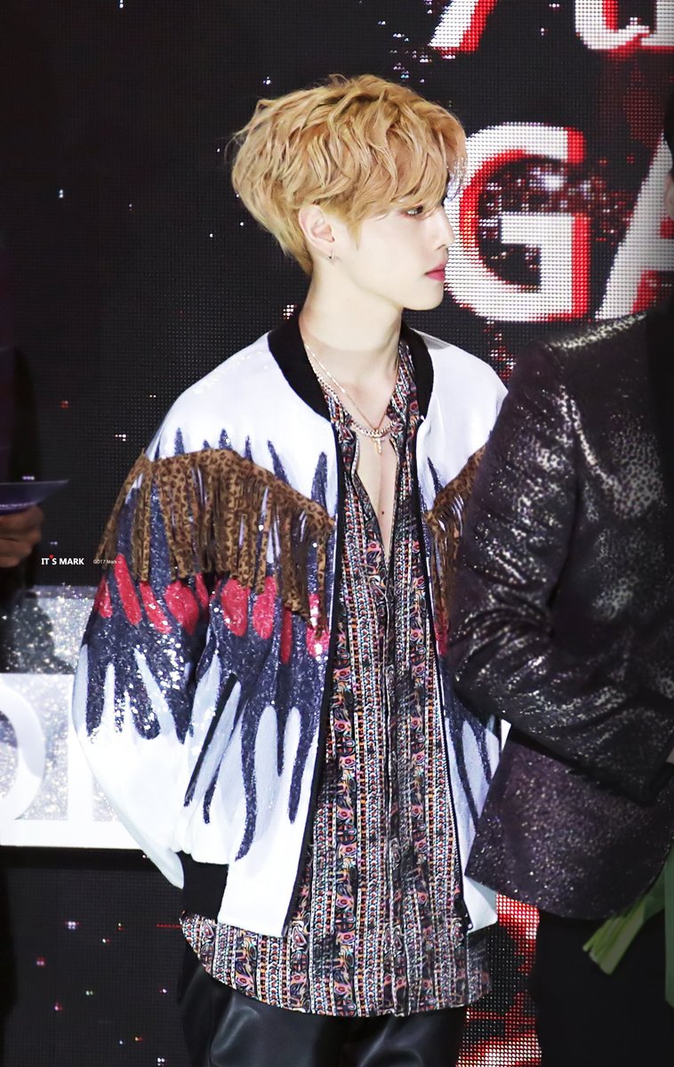 itsmark0904's tweet photo. [HQ] 180214 #갓세븐 #마크 #GOT7 #MARK :: 키라키라👑💎💖 https://t.co/tQSrZPxjZ7