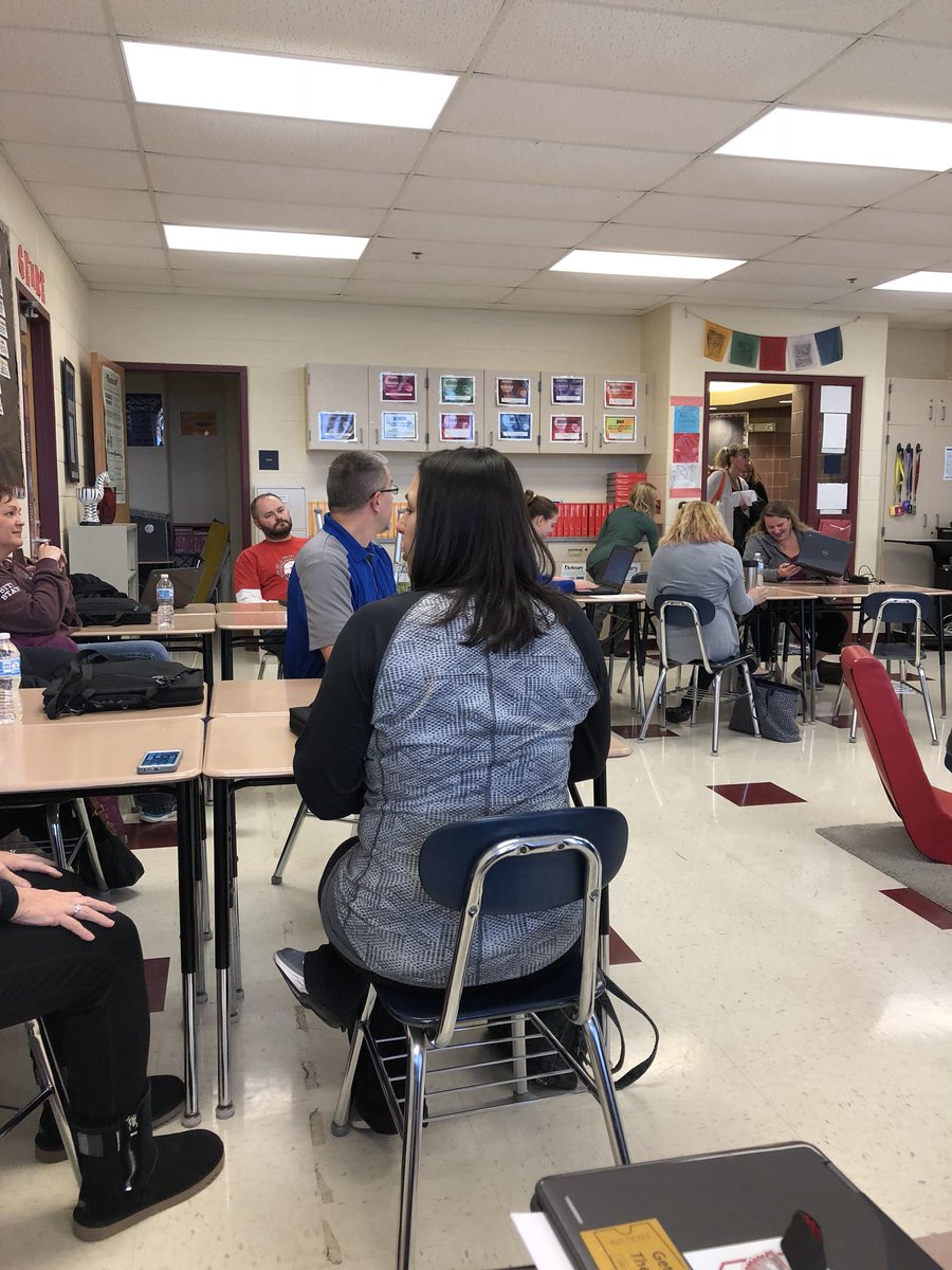 janinemich's tweet photo. Lots of people learning what the Hyperfuss is about HyperDocs!  #CSDFebInst https://t.co/kPoG8z1CXq