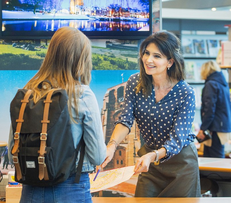 VVV Leeuwarden zoekt vrijwilligers! Nu Leeuwarden-Fryslân Culturele Hoofdstad van Europa is, wordt het steeds drukker bij de VVV. Ben jij of ken jij onze nieuwe baliemedewerker(s)? bit.ly/2GhSf25 #sharingiscaring #LF2018 #mooilwd