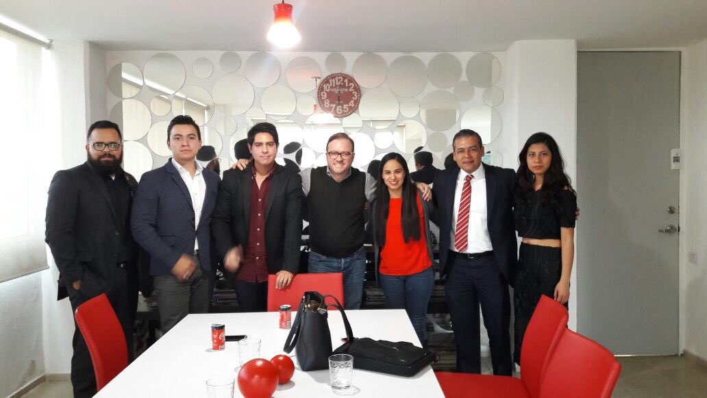 Ferruizar's tweet photo. El día de ayer la @RJXMLeon tuvo el primer acercamiento con @Clementev, precandidato del @PRILeonOficial para la alcaldía. Hablamos sobre las estrategias y propuestas en materia juvenil que habrán de acompañar este proyecto. Gracias a @DennyMendezGTO https://t.co/Uj0T12sLLm