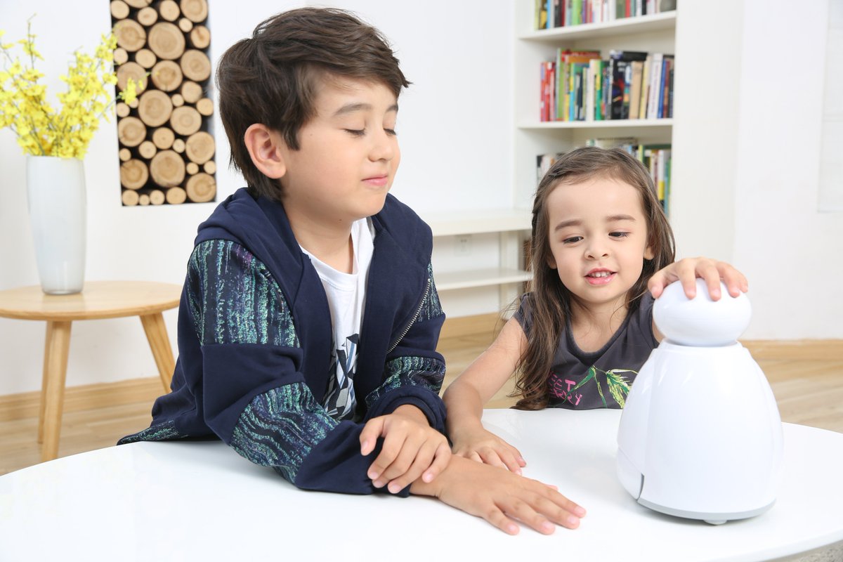 On the day of chinese new year, Abilix hope everyone who in favor of our educational robots can share the pleasure with us.
