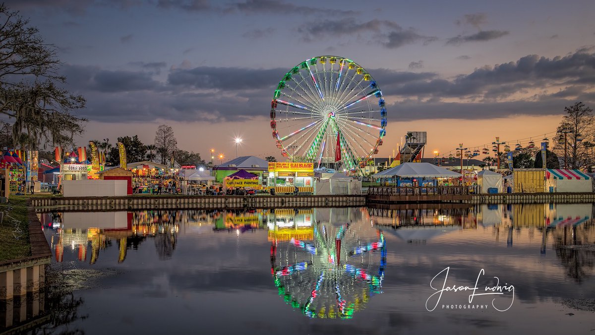 FreewayPhoto's tweet image. Sunset at the Florida State Fair #photography #FloridaStateFair  #Tampa @PaulFox13 @mcclureWX @VisitTampaBay @VISITFLORIDA @yourtake @flstfairgrounds