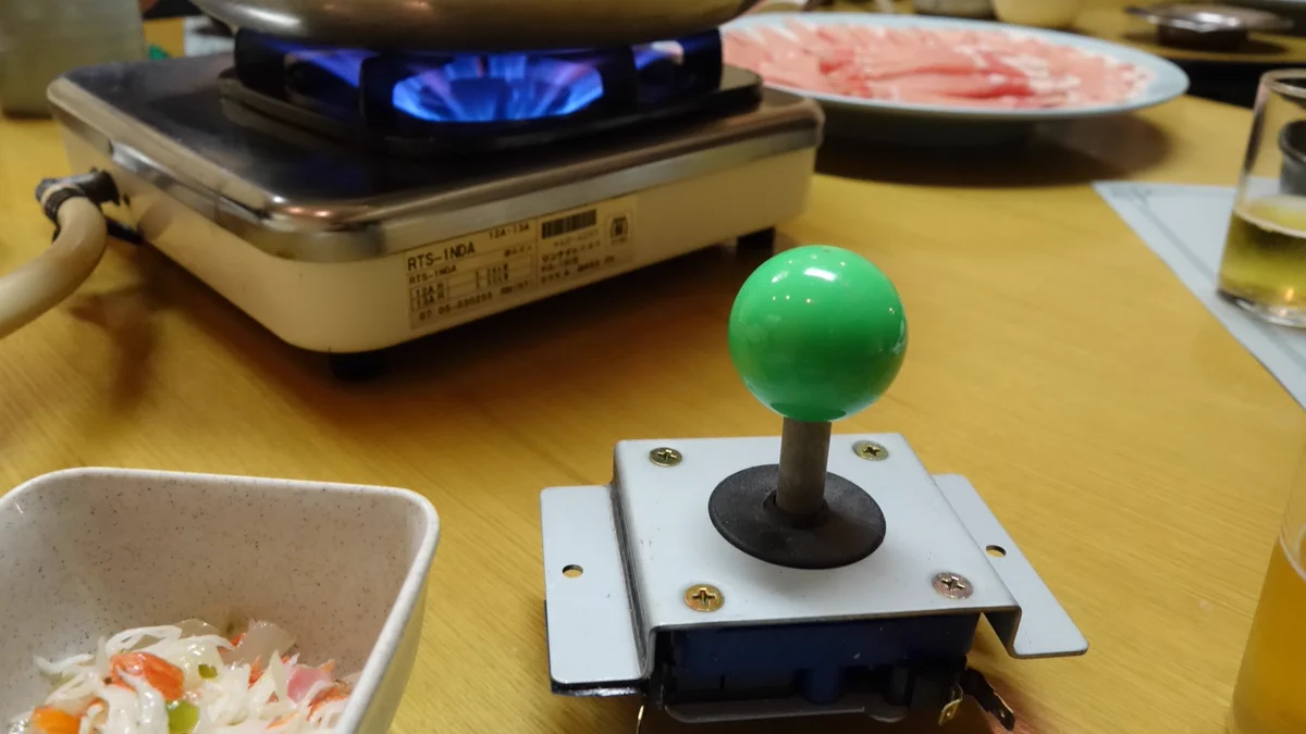 「ボタン」はあるからねｗアーケードゲーム好きがお店に“生”レバーの持ち込みｗｗｗ