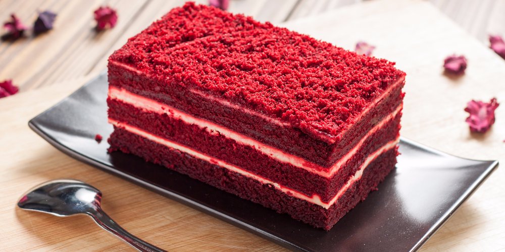 Красная кулинария. Торт «ред вельвет». Торт красный бархат вельвет. Бенто торт красный бархат. Красный вельвет торт.