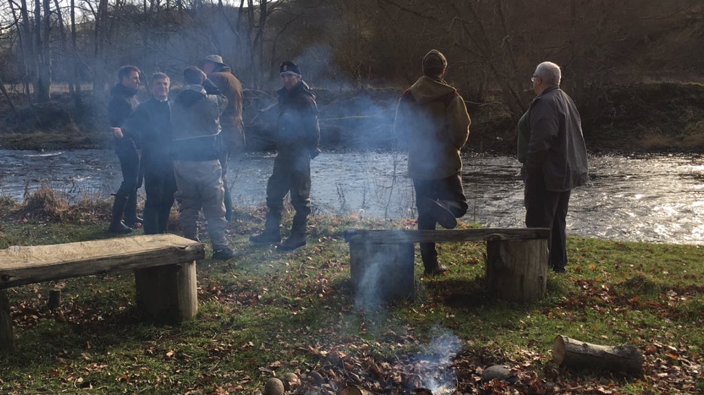 Southesknews's tweet photo. First cast of #2018 on the #RiverSouthEsk #Finavon #Angus today. Glorious day for #Whisky&Waders ...the river is officially open! https://t.co/ldYrsr0xHJ