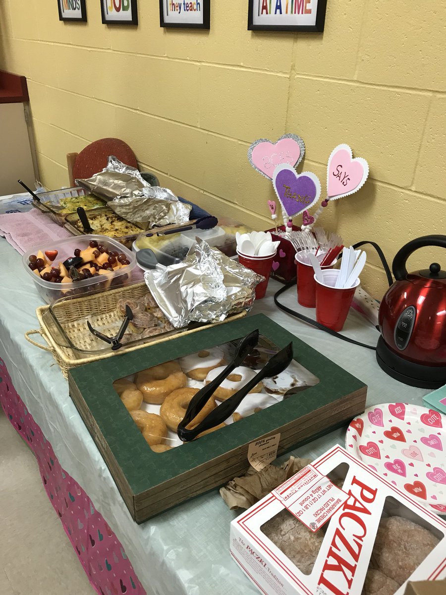 bces_pta's tweet image. Spoiling the best 🚌 drivers in @WCPSS @BrierCreekES!   Thanks for keeping our kids on @BCESBuses  safe everyday. #LoveTheBus #wearebriercreek #OtherJetsMatter @JetsPrincipal @APMsC_BCES @WakeBus