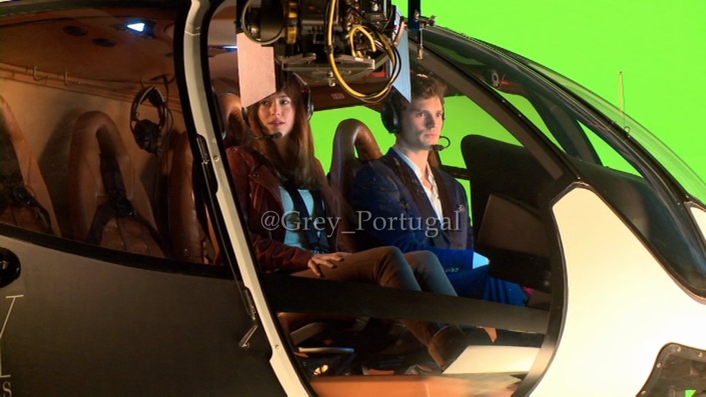 LifeDJohnson's tweet photo. 3 New/Old Behind The Scenes Pictures from #FiftyShadesOfGrey and #FiftyShadesDarker 💜 #DakotaJohnson; via @Grey_Portugal. https://t.co/VzlYOrNXhT https://t.co/bqb5xpW1zI
