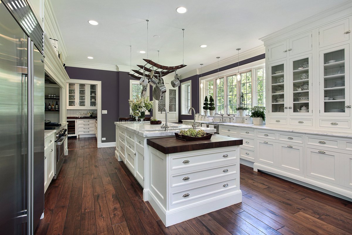 thepaintmakers's tweet photo. Imagine brunch tomorrow morning in this V&amp;A Victoria Plum and V&amp;A Godfrey's White kitchen. https://t.co/48vOO6JkKY