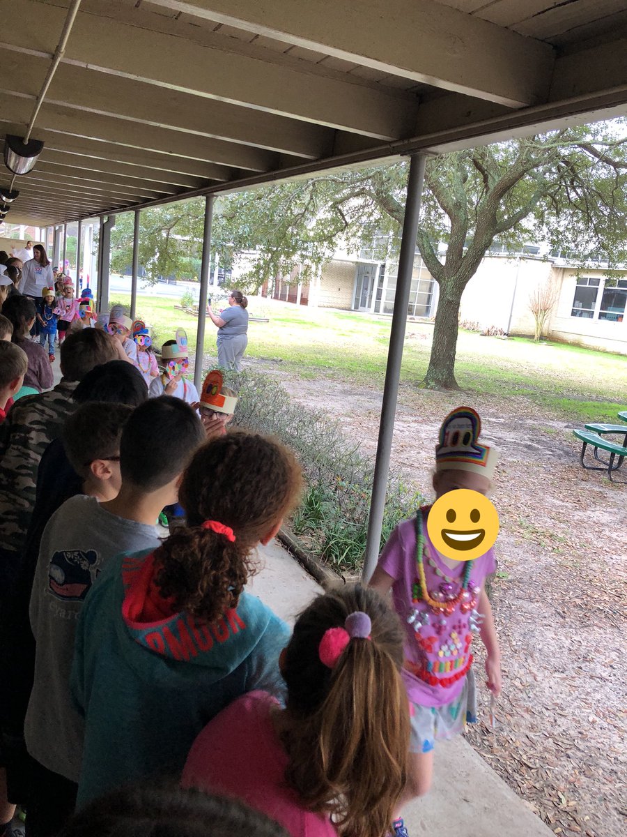 MrsMacDonald0's tweet photo. Happy 100th day of school! @MDEJJordan @mcneila2 @SBISD https://t.co/pXPYWDxKBm