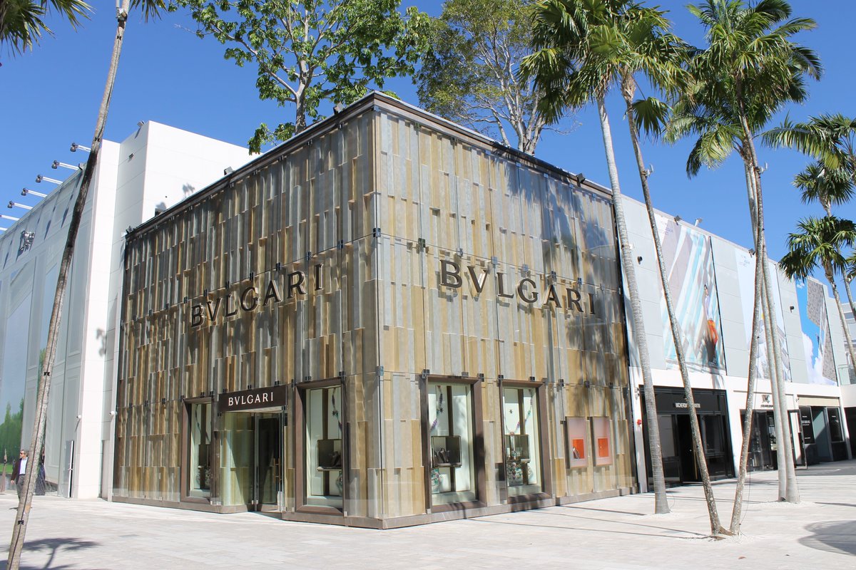 The coolest Miami neighborhood you probably haven’t seen is throwing a party. You’re invited via @ReneMiamiHerald

hrld.us/2EyQwZS