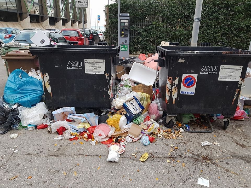 Borderline_24's tweet image. Bari, #Rifiuti fuori orario e mancata differenziata: #Multati 4 baresi su 10 
borderline24.com/2018/02/16/bar…
#4Su10 #FuoriOrario #RaccoltaDifferenziata