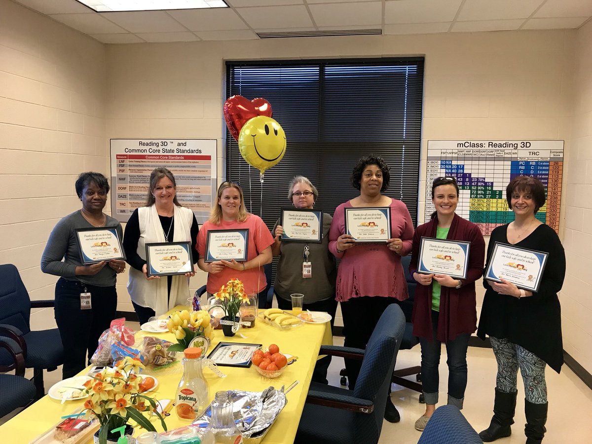 LOMESLions's tweet photo. @LOMESLions Bus drivers are amazing! Thank you for your service! #LovetheBus @FCSchoolsNC https://t.co/m3h5KEJITq