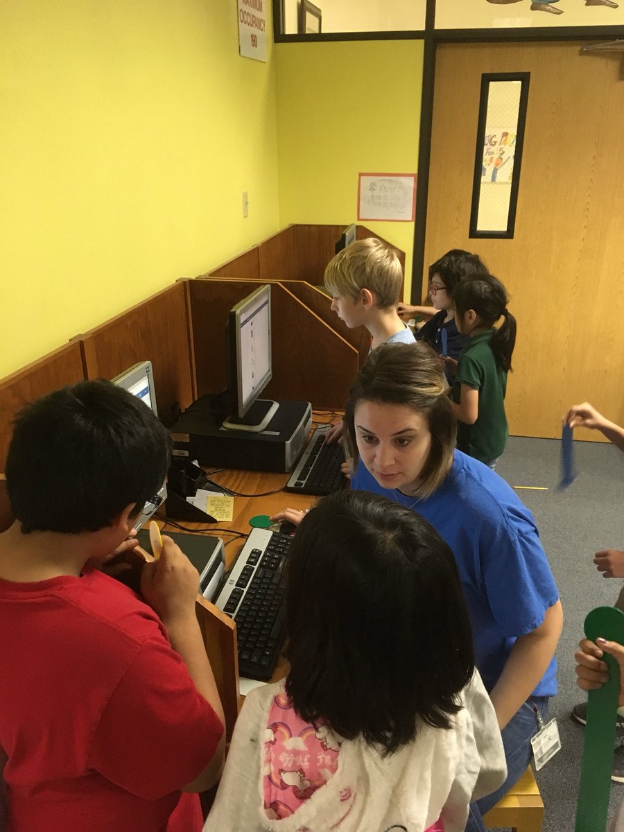 mbooklover1's tweet photo. Research in the library! #CCISDlibs #clcelearns @ChelseyVedepo https://t.co/ODtyZPfXyy