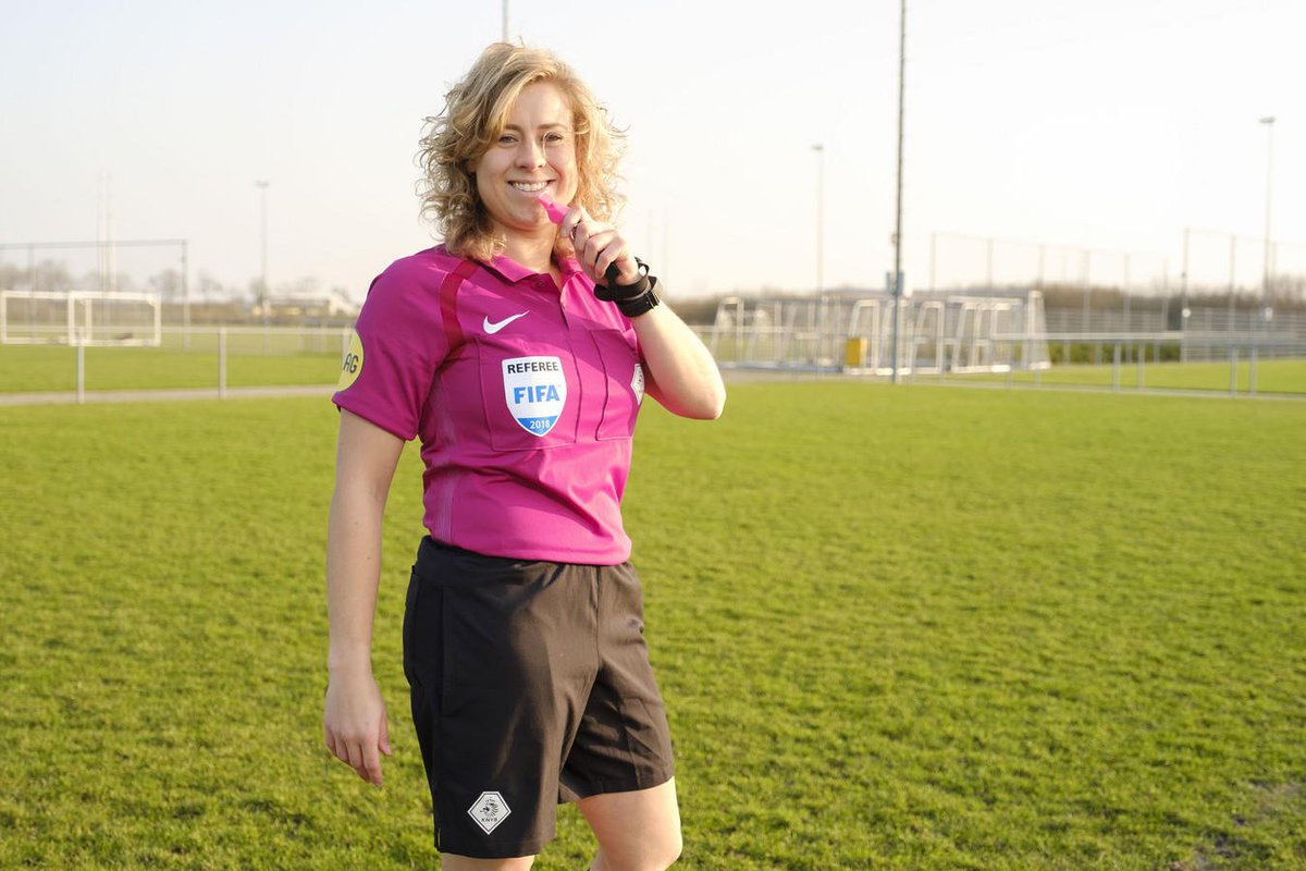 In de regio Apeldoorn organiseert de KNVB een opleiding verenigingsscheidsrechter speciaal voor meiden en vrouwen! Interesse? Schrijf je in via de link of neem contact op met ellen.teravest@knvb.nl. knvb.ly/5E