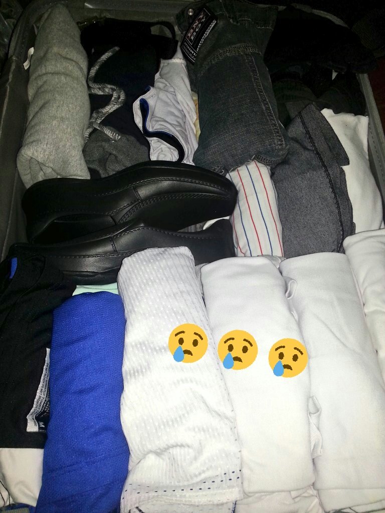 mexan16's tweet photo. Sad moment
*Helping my boyf pack up his things
😢😢😢
#LDRagain https://t.co/qaMtWWoRVH