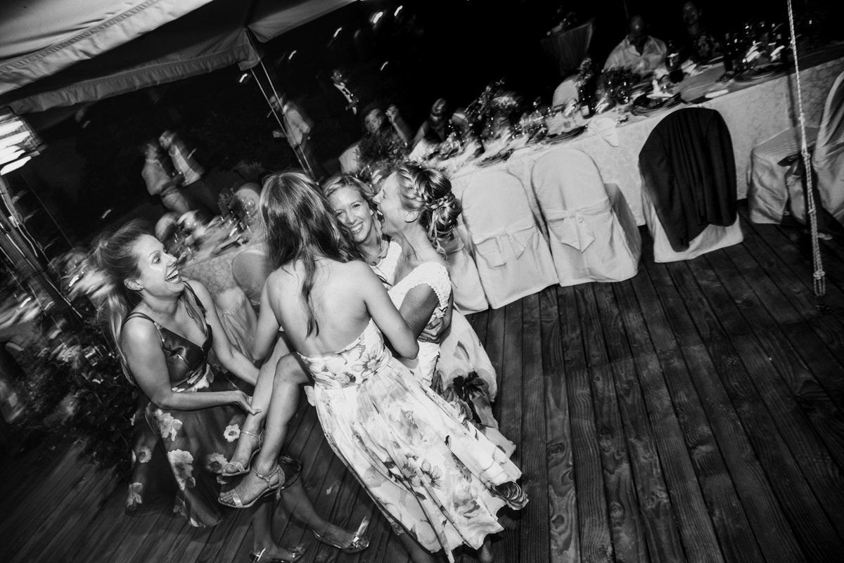 DigitalStudioLu's tweet image. having fun at the #wedding #party
#photography #destinationwedding #tuscany 
ow.ly/eWrH30in06r