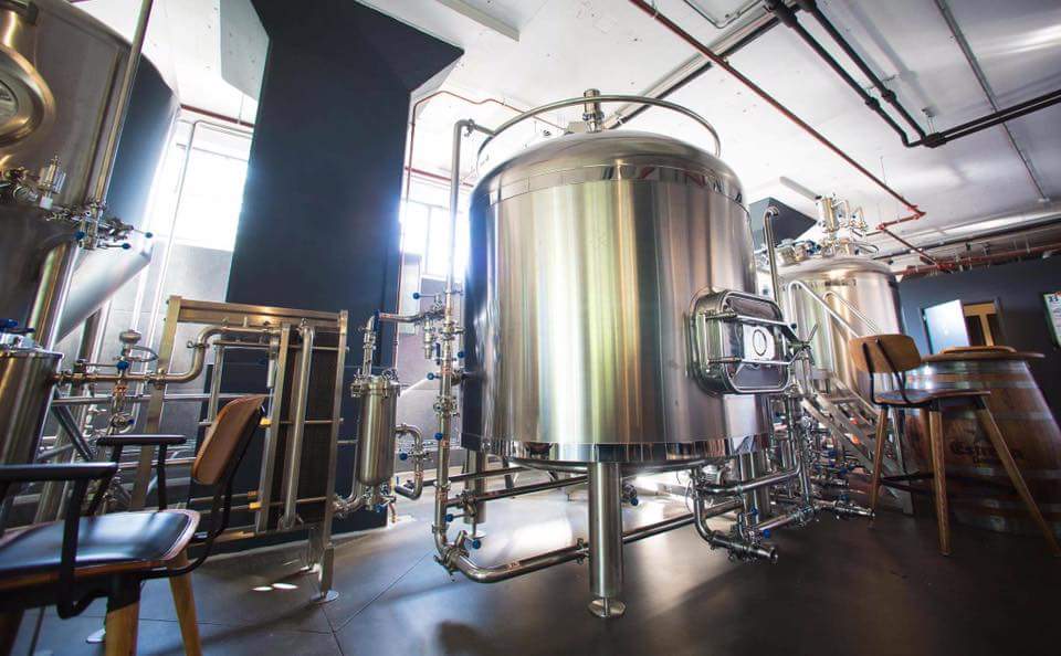 Vrijdagmiddag en het weer nodigt uit om een mooi bier te gaan drinken. Uiteraard hebben we ook weer een paar nieuwe bieren op tap, waaronder een nieuwe Whitelabel van Emelisse! 🍻