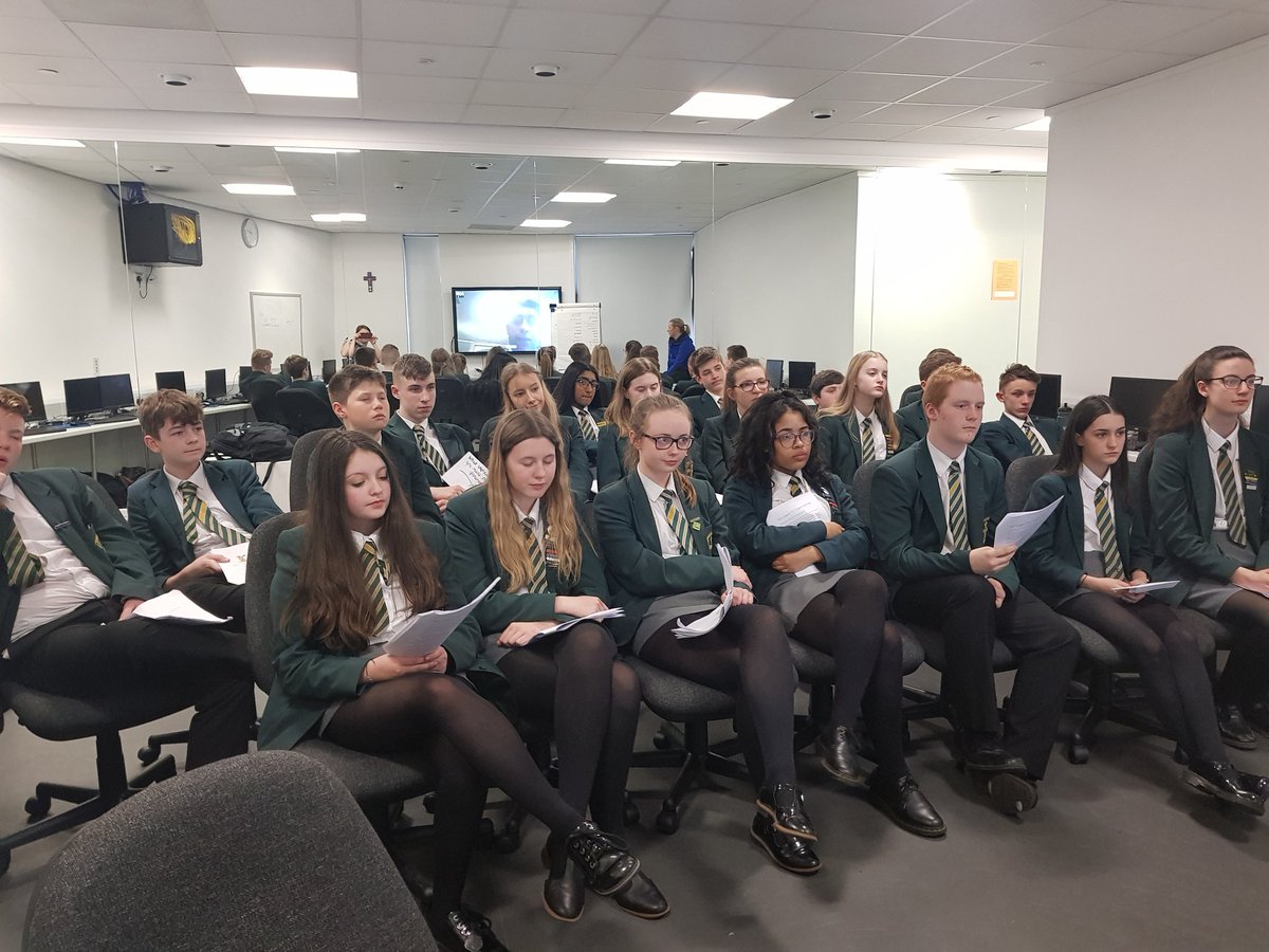 PoliticsProject's tweet photo. Fantastic surgery to end to the half term with @CllrRShori and y10 @stmonicas. Talking #mentalhealth #transport #gmya and of course #potholes. #digitalsurgeries #startingpowerfulconversations https://t.co/WoNaDMm7SB