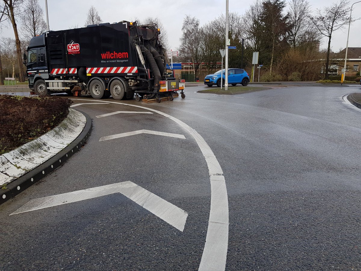 Reiniging oliespoor voor gemeente Leerdam #wilchem#incidentmanagement#wedoseriousbusiness