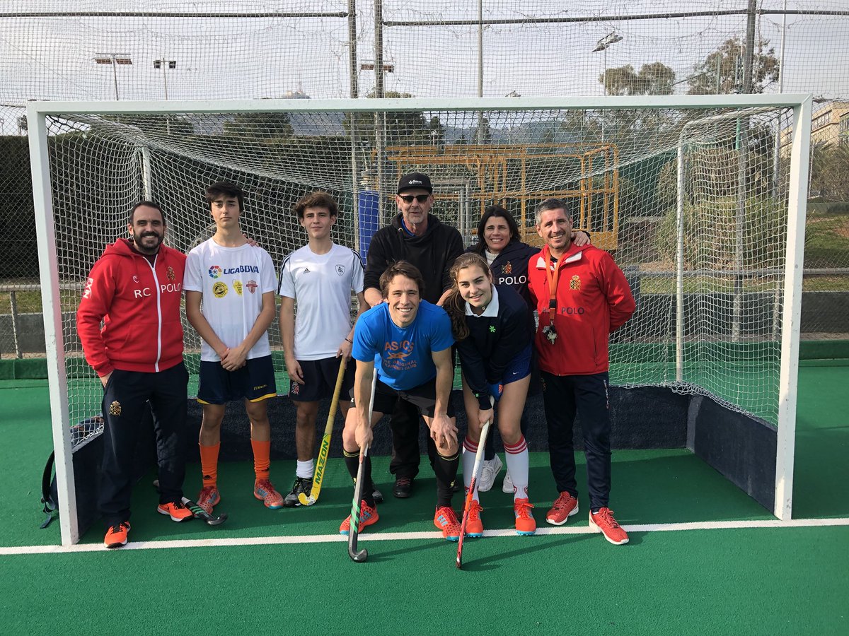 Many thanks to <a href="/SiepmanToon/">Toon Siepman</a> for the Masterclass with our drag flickers. It’s a pleasure to have you these days in our Club! 
#cantera #THB2018 #EscuelaHockey
