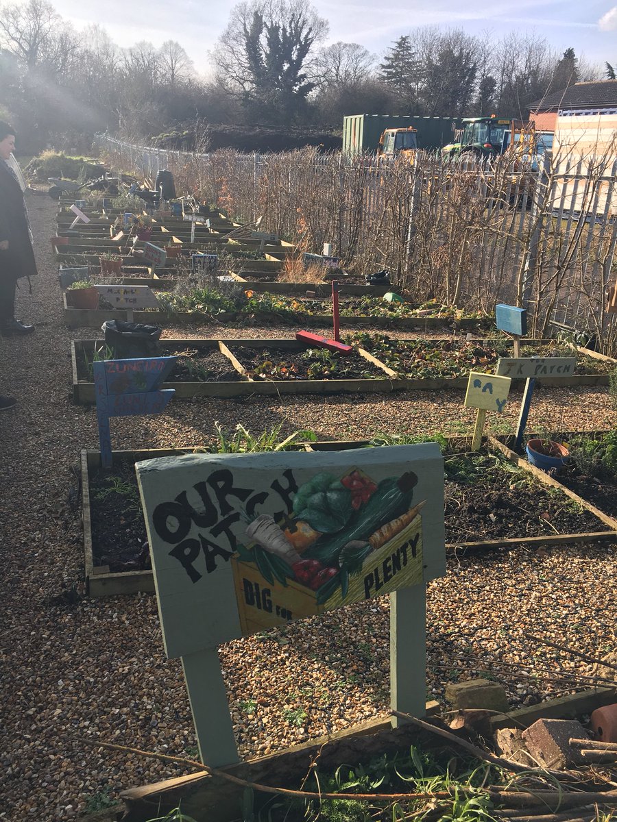jessreddy27's tweet photo. Thank you @carmennevado4 for the tour of @Earthworks_ this afternoon. I love how fabulous your @DeloitteUK_1M partnership with the #StAlbans office is ๐๐ผ #impactthatmatters #deloittedo #1mFutures https://t.co/FvlVqlnlsF