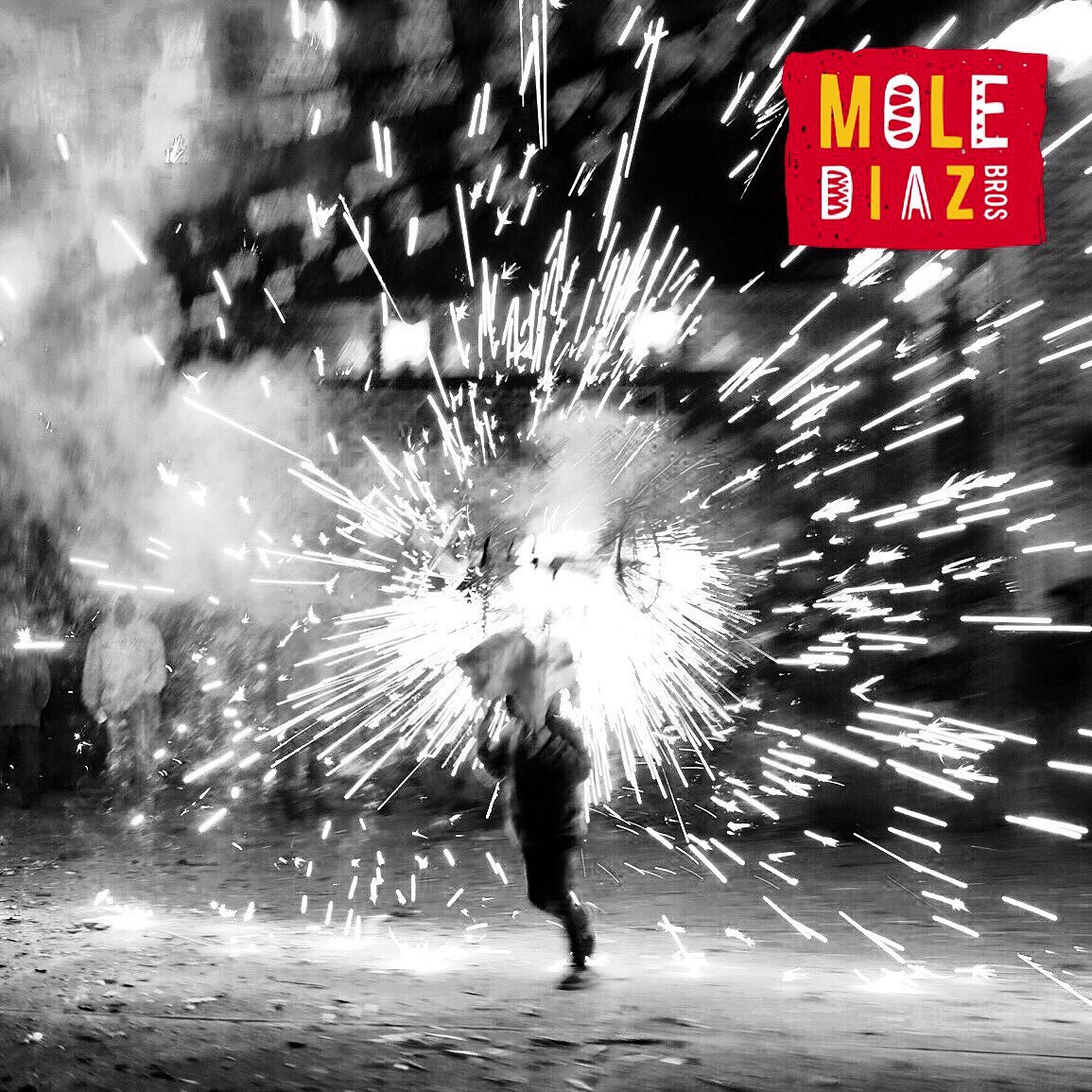 molediazbros's tweet photo. Mole Diaz Bros, vegan and gluten free Oaxacan black mole. Very soon!
💥💥💥
#MoleDiazBros #WeAreMole #BlackMole #Oaxaca #California #Oaxacalifornia #ComingSoon #Vegan #GlutenFree #20PlusIngredients #MoleIsLove https://t.co/hqBBzWlfEZ