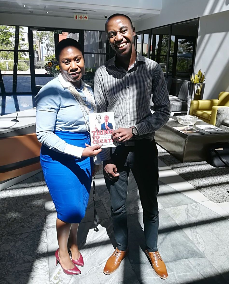 Cathy_SM1's tweet image. @DiapoWilly @tumisole 
Supporting our own. Signed and delivered courtesy of the author....
#CountryDuty 
#ThinktoCreate