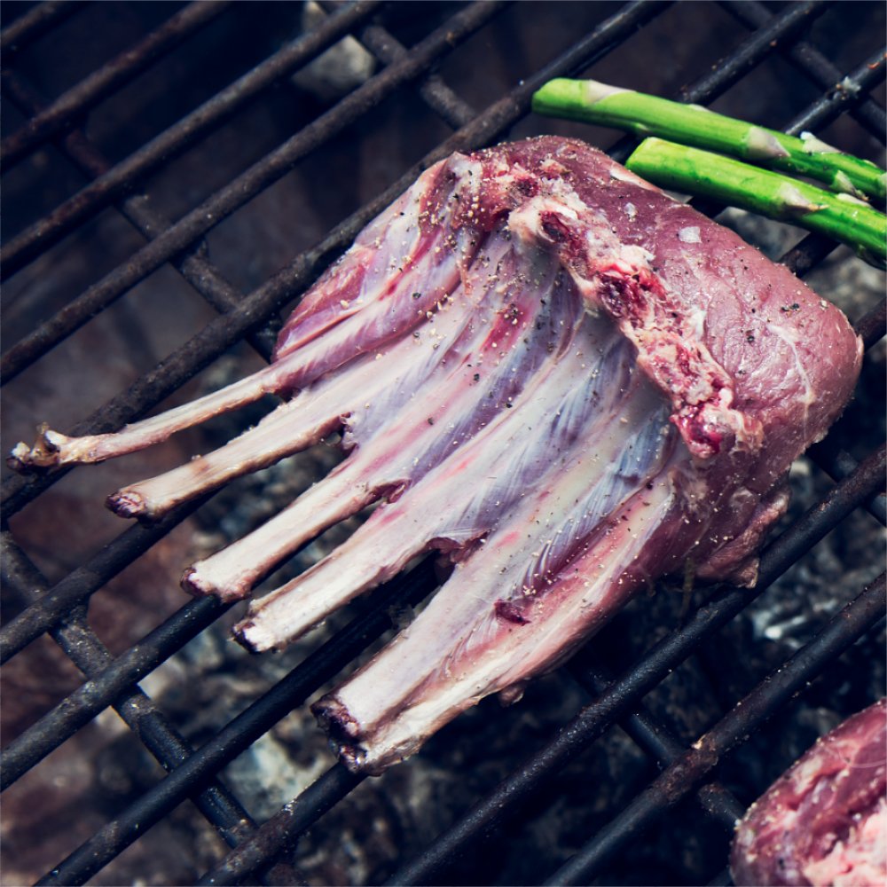 CotswoldKidMeat's tweet photo. Starting the weekend with our #GreatTaste award-winning french rack of kid cooked on the fire! One rack will feed 2 and it's perfect for a weekend treat! #frenchrack #fridayfeasts. https://t.co/o70jcSFRIK