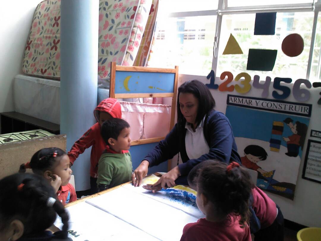 CE_FERMINTORO's tweet photo. Niñas y niños del 2do grupo trabajando en la semana bolivariana https://t.co/9wudrYB9eg