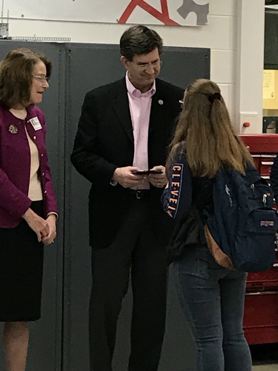 LucasHTNguyen's tweet photo. I met Brad Schneider #selc #GBSNOW https://t.co/1nl2CCn24P