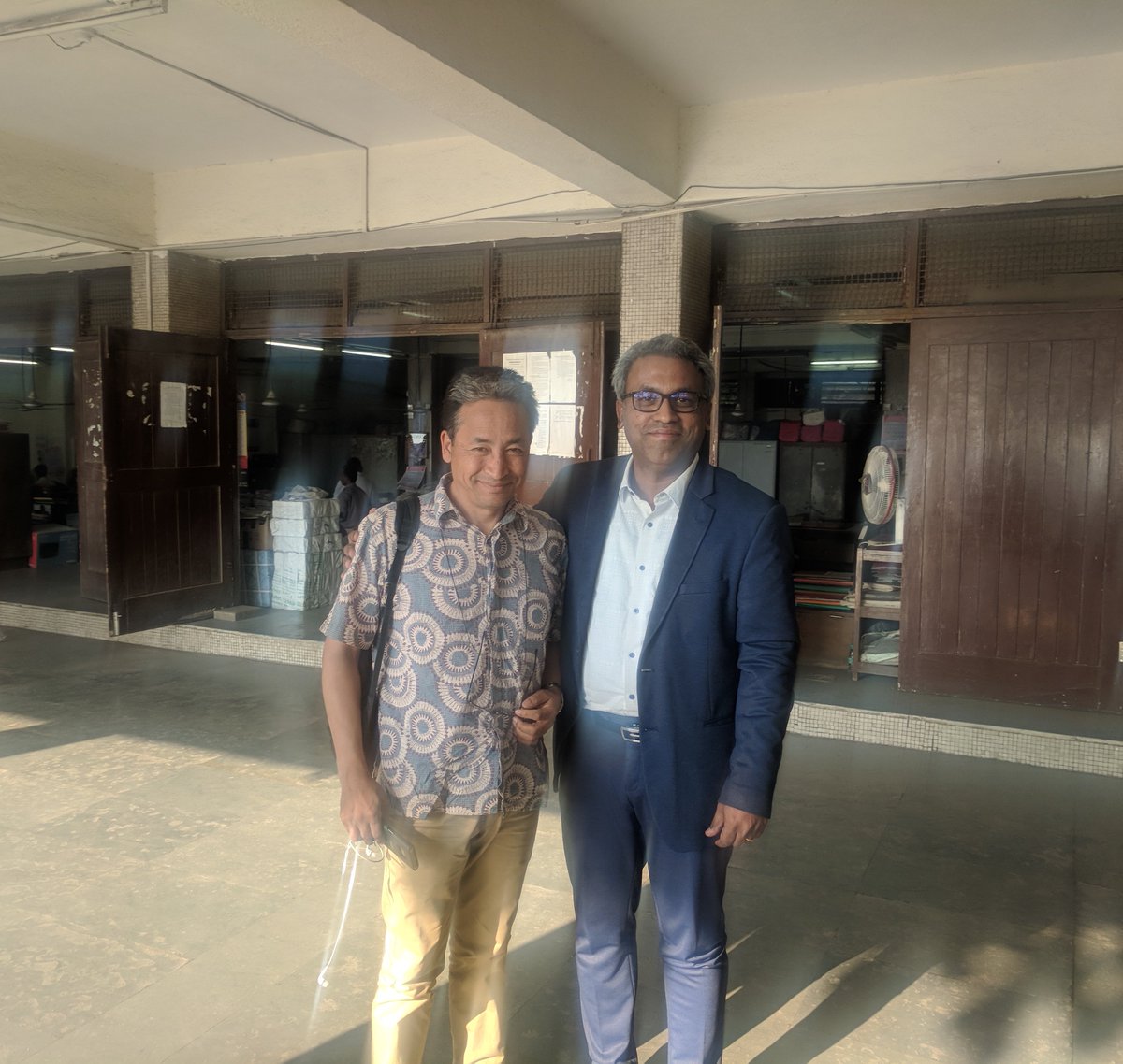 Francis_Joseph's tweet photo. Inspirational moments with Mr. Sonam Wangchuk @Wangchuk66 a change maker & educationist, well known for innovating the Ice Stupa in Ladakh & for his work highlighted in the Hindi film "3 Idiots". Along with the Principal Secry #SchEdu (Mah Govt) Shri Nand Kumar ji. #SLNIndia https://t.co/mKmTxBI7Hk