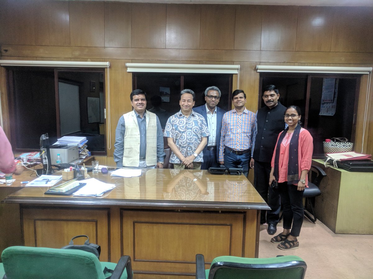 Francis_Joseph's tweet photo. Inspirational moments with Mr. Sonam Wangchuk @Wangchuk66 a change maker & educationist, well known for innovating the Ice Stupa in Ladakh & for his work highlighted in the Hindi film "3 Idiots". Along with the Principal Secry #SchEdu (Mah Govt) Shri Nand Kumar ji. #SLNIndia https://t.co/mKmTxBI7Hk