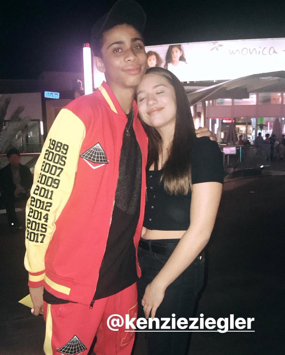 #PHOTOS Mackenzie at the Famous Birthday Studios Yesterday celebrating Bryce Xavier's birthday with Nia and Lexi Jayde! | @kenzieziegler #kenzieziegler @BXtheArtist #BryceXavier @NiaSioux #NiaSioux @lexijaydeb #AlexisJayde @FamousBirthdays #FamousBirthday