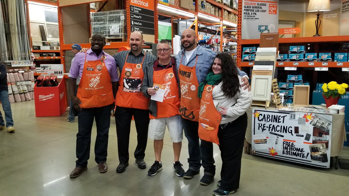 Meet and greet at the ranch today. Be a cashier got recognized for driving amazing results in her short time with the Home Depot. 
Super Dave recognized by our DM for amazing customer service.