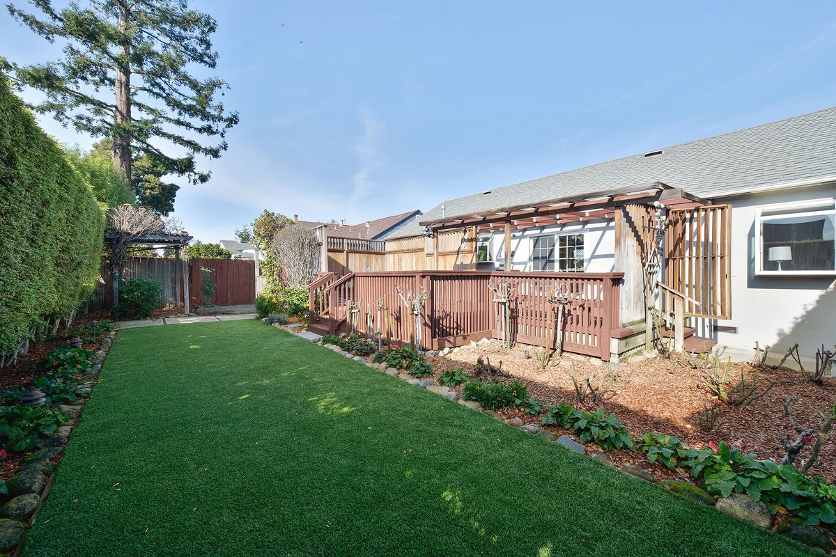 OpenHomesPhoto's tweet photo. An abundance of light and space makes this home perfect for indoor/outdoor living. 1080 Granada Street, #Belmont - Presented by Andrew Greenman | @AlainPinel  - https://t.co/sZWTuLOQtM https://t.co/dMUYjKuKcy