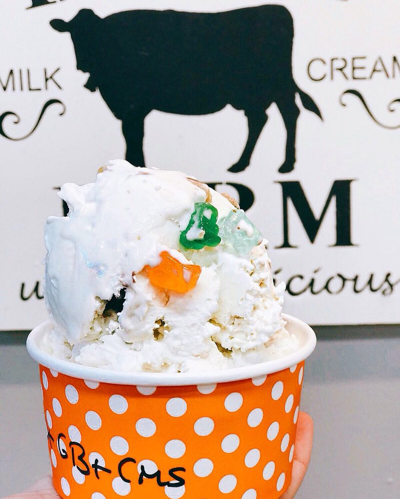 InstacreamN's tweet photo. Delicious lactose free ice cream anyone?? #lactosefreeicecream #FridayFeeling #UberEATS #nitroicecream #weekendvibes https://t.co/2U9dfyrRDC