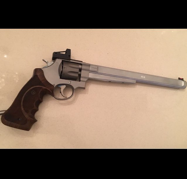 BritGuns's tweet photo. It’s arrived! #revolver #S&W #929 #9mm #8Shot https://t.co/xAQH8z0QX3